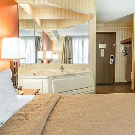 Quality Inn Ґейлорд Екстер'єр фото