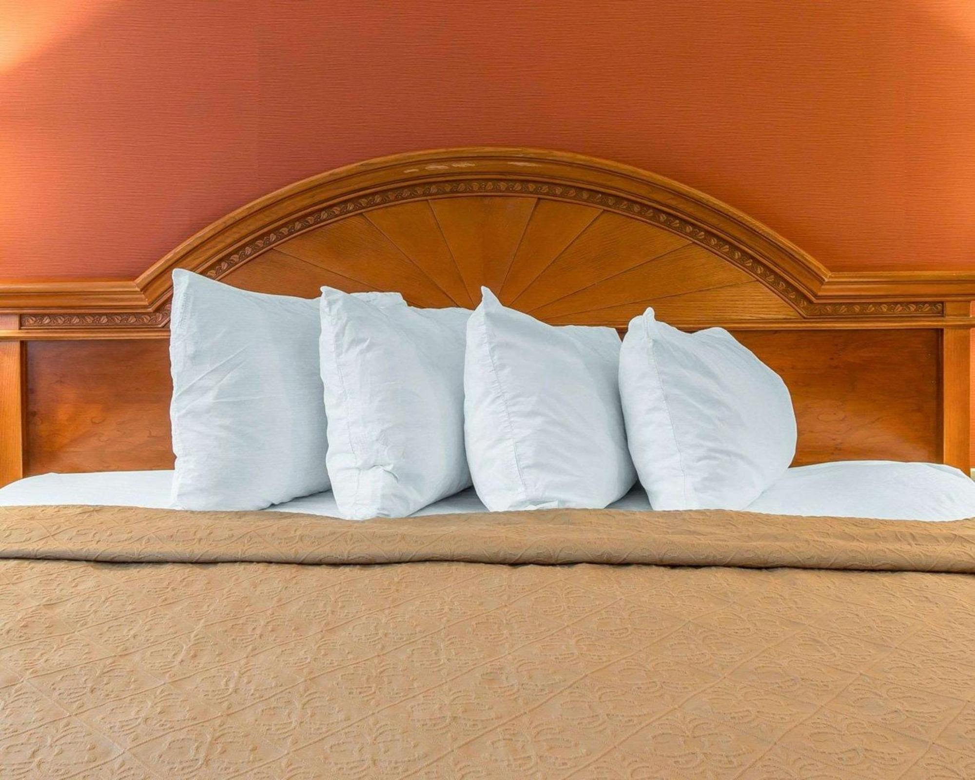 Quality Inn Ґейлорд Екстер'єр фото