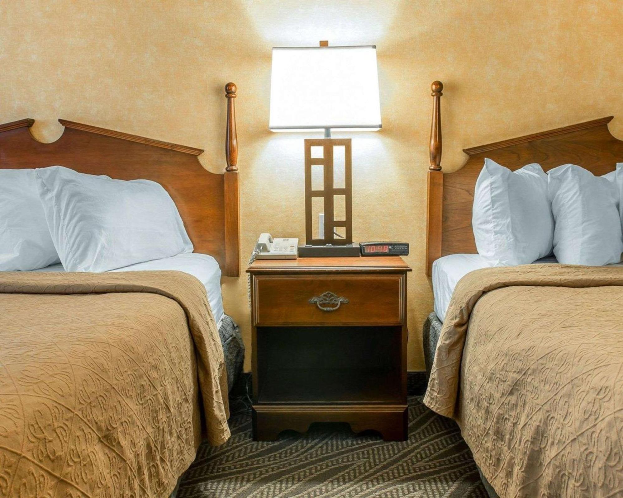 Quality Inn Ґейлорд Екстер'єр фото