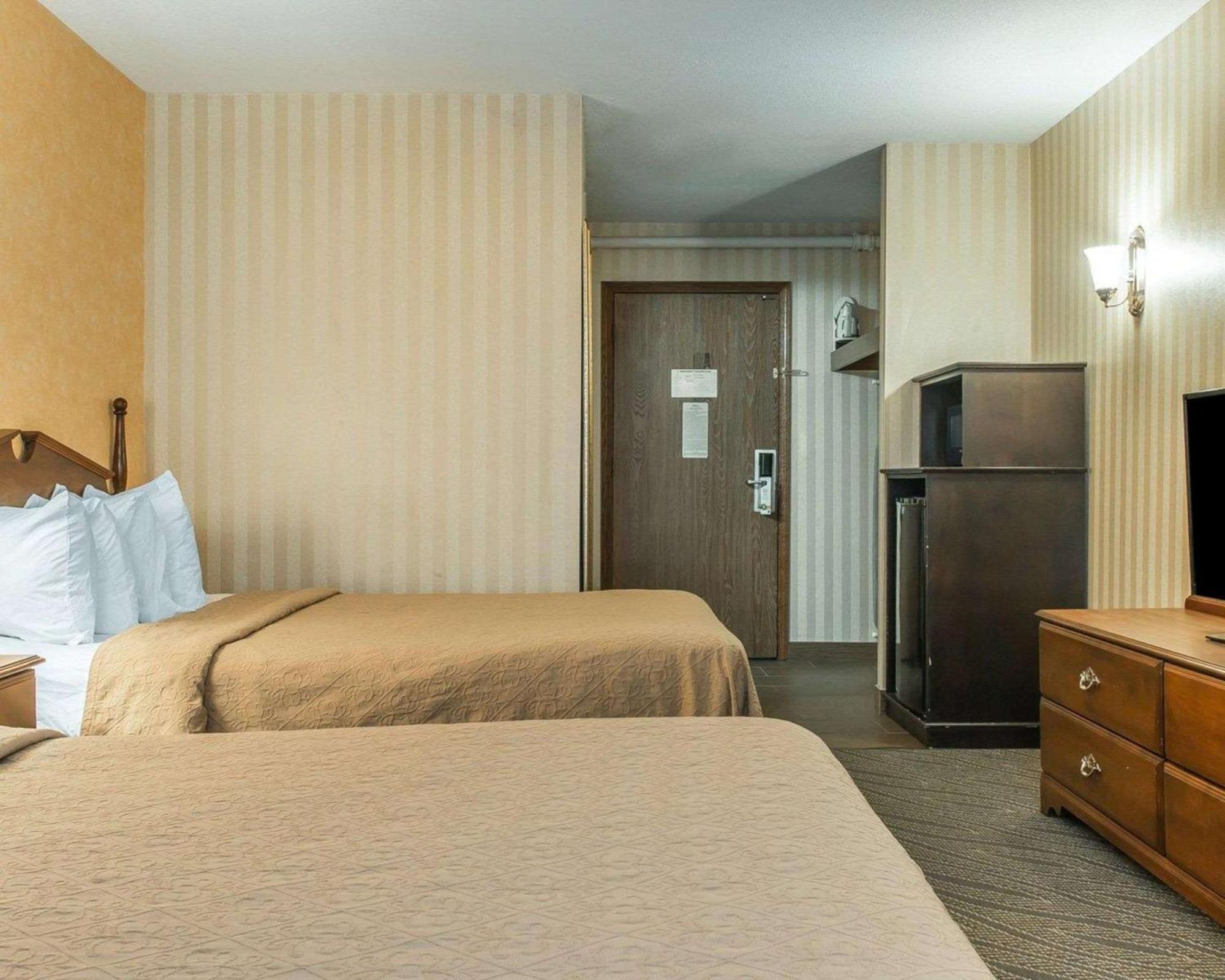 Quality Inn Ґейлорд Екстер'єр фото